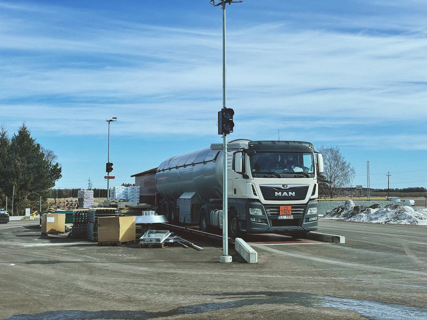 Truck on a scale at Jahvataja